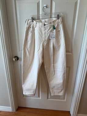 AE 77 Women’s Cream High-Waist Relaxed Fit Jeans Sz29.  NWT. Box38